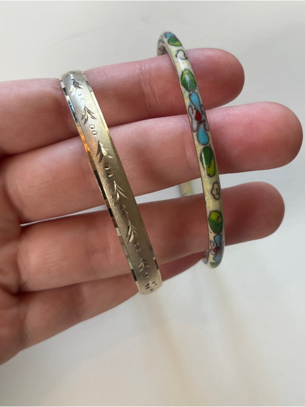 Set of 2 bangle bracelets